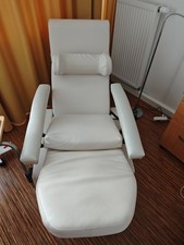 Elektrischer Pflegestuhl mit Aufstehhilfe von Devita, Marke Lutra easy lift 2