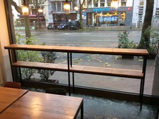 Schicke Theke aus Eichenholz