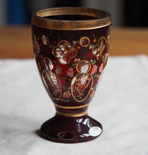 Prunk-Kelch Glas, rubinrot, Gold- und florale Bemalung, 13,5 cm Höhe, 5 mm stark