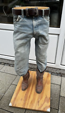 Levis Schaufensterwerbung Puppe, Tisch Ablage, Cowboy Stiefel Jeans, Ledergürtel