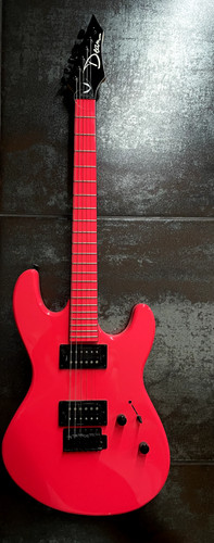 Pinke gitarre - e,