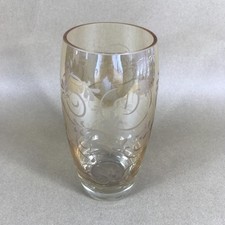 Schöne Vase orange Blumen