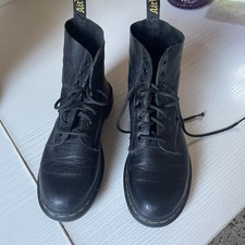 Dr. Martens Pascal Echtleder