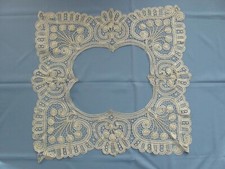 Wunderschöne champagnerfarbene antike Seidendecke Bändchen-Handarbeit 70 x 70 cm