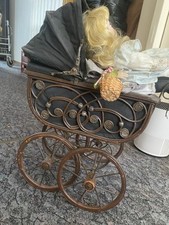 Nostalgie pur! Antiker Puppenwagen aus Holz, Metall und Rattan ca. 1890