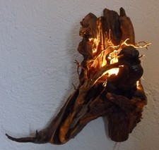 Wandlampe aus Wurzelholz mit Led-Beleuchtung und Vogel