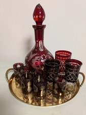 Böhmische Karaffe mit Gläsern aud Messingtablett Rubinglas fein geschliffen