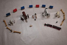 DDR Bauernhof Holzspielzeug, Bauernhof Konvolut mit 13 Tieren, 7 Häusern und Zug