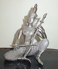 alte musizierende Apsara,Prunkgewand,Tempeltänzerin im Tavatimsa Himmel,Bronze!)