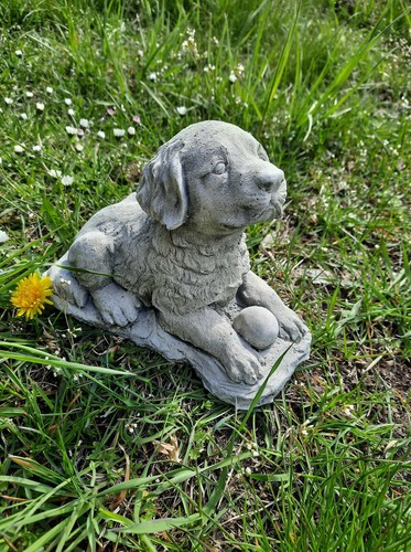 Steinfigur hund mit - steinfigur, ball