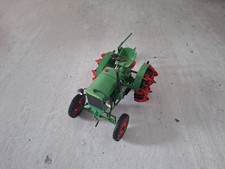 Traktor Deutz F1 M414, grün, Klappgreifer / Schar-Pflug, 1:18, Schuco