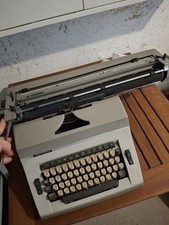 voll funktionsfähige Triumph Matura 500 Schreibmaschine aus den 1960er Jahren.