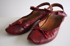 Think kirschrote Spangenpumps, Gr. 39