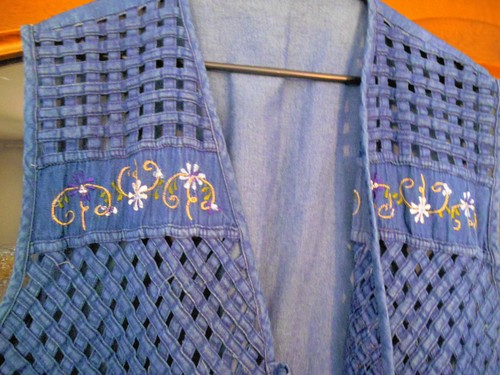 Jeansweste mit lochmuster - jeansweste,