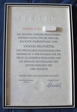 Opel Urkunde 100.000 km von 1970 im Rahmen Adam Opel AG