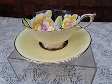 Paragon Double Warrant HM Queen handbemalt gelb Stiefmütterchen Tasse und Untertasse