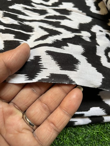 Indisch schwarz ikat bedruckt - schwarz,