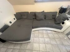 Sofa mit LED-Beleuchtung und integrierten Bluetooth-Lautsprechern + Kopfkissen