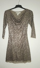 Schönes Kleid mit Palietten