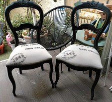 3 Stühle 2 antik refurbished+1 Polsterstuhl bunt