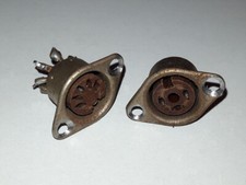 2 Anschlussbuchsen (Tonband +