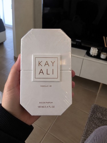 Kayali vanilla eau de - |,