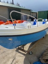 Sportboot offen mit Trailer