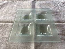 Schöne Glas-Schale mit mulden