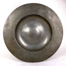 Klassische BREITRAND-PLATTE um 1700,  Marke MATTIGHOFEN (?). Meister H. F.