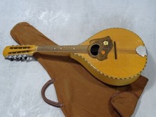 Schöne alte Mandoline, Laute, Mandola, Zupfinstrument, Musikinstrument + Tasche
