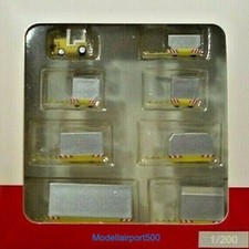 Herpa Wings 1:200  Flughafenzubehör  Container Vehicles  557825 Modellairport500
