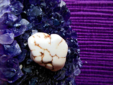 Magnesit-Knolle poliert, Größe ca. 2 x 3 cm, Gewicht ca. 7,3 g