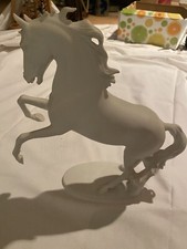 AK Kaiser Porzellan (380) aufsteigender HENGST (Pferd), Signatur Bochmann