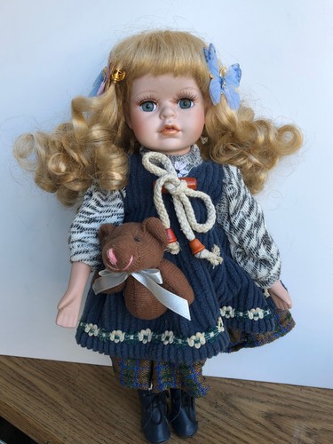 Süsse porzellanpuppe mit - süsse,