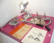 Minna M3 Küchenmaschine mit Saugfuß  komplett 4 Reiben + Saftpresse