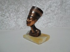 Nofretete Büste Figur auf