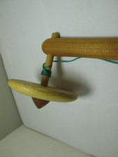 Schnur Kreisel -  mit diverse Hölzer, für Kinder ab 5 Jahre - Holzspielzeug