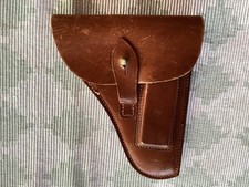 Pistolentasche, Pistolen