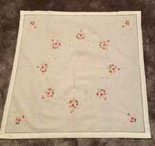 Tischdecke bestickt 74 x 74
