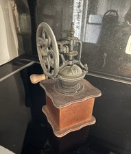 Alte Antike Kaffeemühle