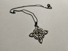 Halskette mit Anhänger