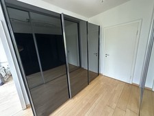 Kleiderschrank Schwarze