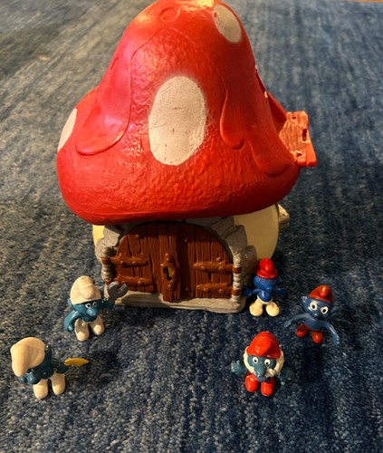 Großes altes schlumpfhaus mit - großes,
