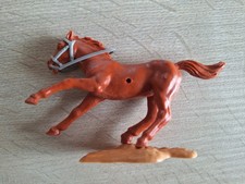 Timpo - Rotbraunes springendes Pferd, mit grauem Zaumzeug (1)