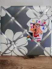 Deko-Memoboard 2er Set – 40x40 cm – Silberband & hellgraue Knöpfe – Vintage Stil