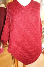 ARAN Poncho Zopfmuster Rot