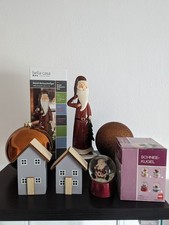Weihnachtskonvolut,  Weihnachtsmann, Schneekugel, 2 Holzhäuser, 2 Große Kugeln