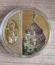 Tiara des Benedikt XVI