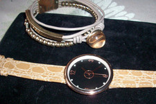 Schöne neue Damenarmbanduhr plus passendem Armband mit Magnetverschluß