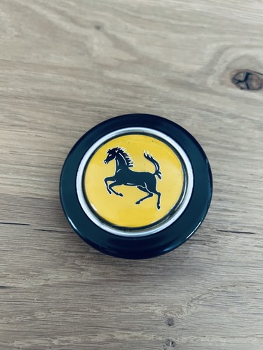 Momo ferrari hupenknopf horn - ferrari,